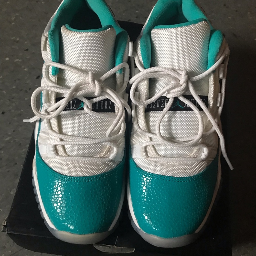AIR JORDAN RETRO 11 LOW SIZE 5Y